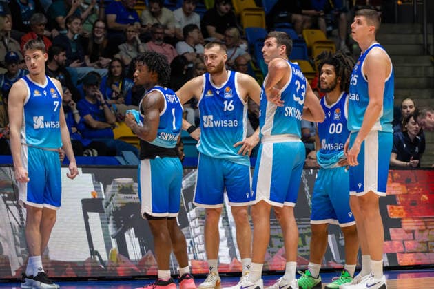 Basketball Bundesliga BBL, Frankfurt Skyliners vs ALBA Berlin, Süwag Energie Arena Frankfurt am Main 26 04 2026 Basketball Bundesliga BBL, Frankfurt am Main, Germany 26 04 2026 The Frankfurt Skyliners players shortly before the end of the match, Basketball Bundesliga BBL, Frankfurt Skyliners vs ALBA Berlin match, Süwag Energie Arena Frankfurt am Main Copyright: xBEAUTIFULxSPORTS Freudensteinx
