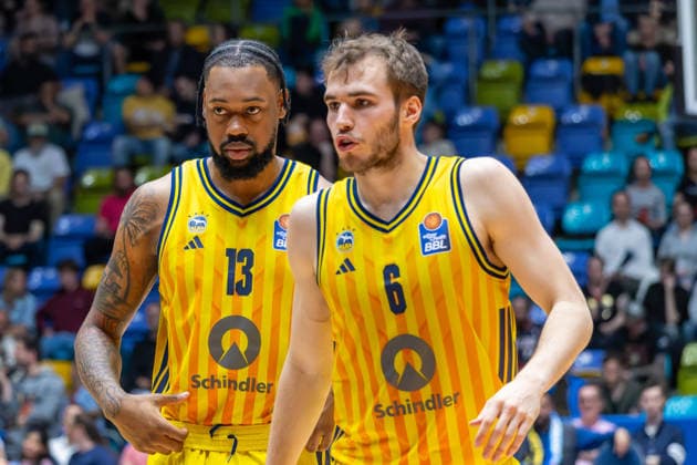 Basketball Bundesliga BBL, Frankfurt Skyliners vs ALBA Berlin, Süwag Energie Arena Frankfurt am Main 26 04 2026 Basketball Bundesliga BBL, Frankfurt am Main, Germany 26 04 2026 J Wan Roberts ALBA BERLIN, 13 and Malte Delow ALBA BERLIN, 6 , Basketball Bundesliga BBL, Game of Frankfurt Skyliners vs ALBA Berlin, Süwag Energie Arena Frankfurt am Main Copyright: xBEAUTIFULxSPORTS Freudensteinx