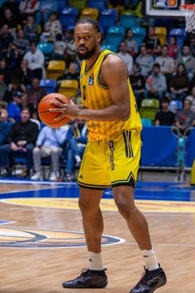 Basketball Bundesliga BBL, Frankfurt Skyliners vs ALBA Berlin, Süwag Energie Arena Frankfurt am Main 26 04 2026 Basketball Bundesliga BBL, Frankfurt am Main, Germany 26 04 2026 J Wan Roberts ALBA BERLIN, 13 on the ball, Basketball Bundesliga BBL, Match of Frankfurt Skyliners vs ALBA Berlin, Süwag Energie Arena Frankfurt am Main Copyright: xBEAUTIFULxSPORTS Freudensteinx