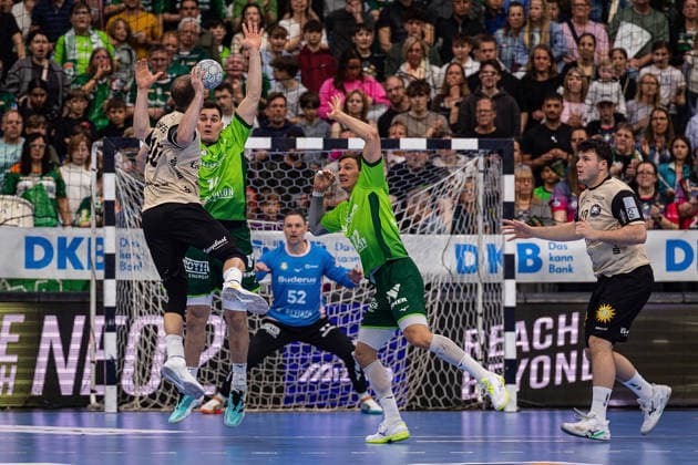 26 04 2026, xovx, Handball Daikin Handball Bundesliga, HSG Wetzlar Bergischer HC v l Fynn Hangstein Bergischer HC , Josip Simic HSG Wetzlar , Andreas Palicka HSG Wetzlar , Jona Schoch HSG Wetzlar , Aron Seesing Bergischer HC Wetzlar Buderus Arena Hessen Germany EN