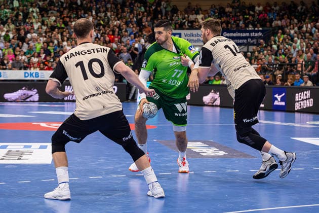 26 04 2026, xovx, Handball Daikin Handball Bundesliga, HSG Wetzlar Bergischer HC v l Fynn Hangstein Bergischer HC , Stefan Cavor HSG Wetzlar , Gerdas Babarskas Bergischer HC Wetzlar Buderus Arena Hessen Germany EN