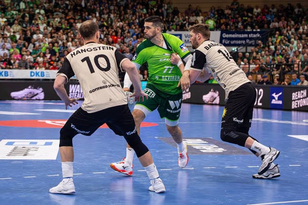 26 04 2026, xovx, Handball Daikin Handball Bundesliga, HSG Wetzlar Bergischer HC v l Fynn Hangstein Bergischer HC , Stefan Cavor HSG Wetzlar , Gerdas Babarskas Bergischer HC Wetzlar Buderus Arena Hessen Germany EN