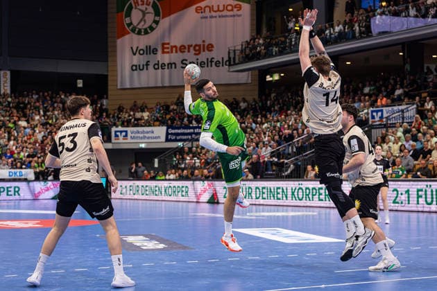 26 04 2026, xovx, Handball Daikin Handball Bundesliga, HSG Wetzlar Bergischer HC v l Sören Steinhaus Bergischer HC , Stefan Cavor HSG Wetzlar , Gerdas Babarskas Bergischer HC , Aron Seesing Bergischer HC Wetzlar Buderus Arena Hessen Germany EN