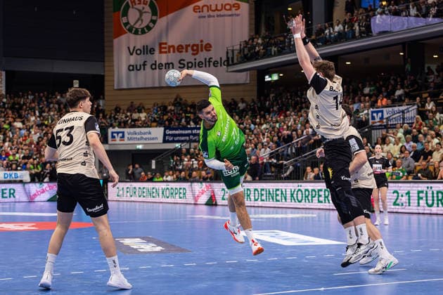 26 04 2026, xovx, Handball Daikin Handball Bundesliga, HSG Wetzlar Bergischer HC v l Sören Steinhaus Bergischer HC , Stefan Cavor HSG Wetzlar , Gerdas Babarskas Bergischer HC , Aron Seesing Bergischer HC Wetzlar Buderus Arena Hessen Germany EN