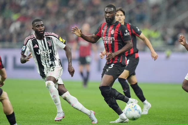 AC Milan s Fikayo Tomor , Juventus™ Jeremie Boga during the Serie A soccer match between Milan and Juventus at the San Siro Stadium in Milan , north Italy - Saturday , April 26 , 2026. - Soccer .  Copyright: xSpada LaPressex