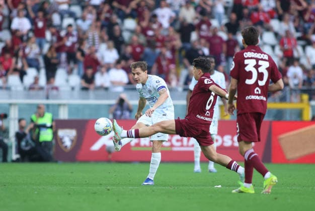 CALCIO - Serie A - Torino FC vs Inter - FC Internazionale Nicolo Barella of FC Inter and Emirhan Ilkhan of Torino FC during the Italian Serie A, football match between Torino FC and FC Inter Milan on 26 April 2026, at Stadio Olimpico Grande Torino, Turin, Italy. Photo Nderim Kaceli Turin Italy  Copyright: xIPAxSport ABACAx