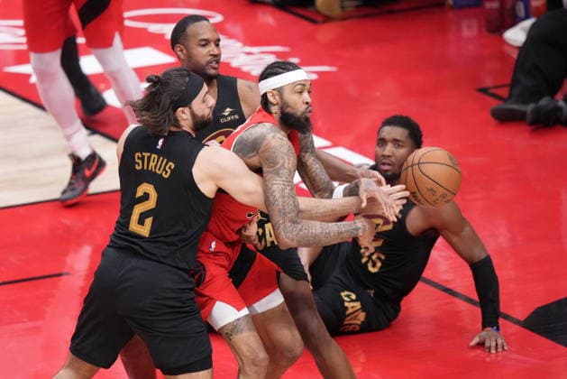 April 26, 2026, Toronto, On, Canada: Toronto Raptors forward Brandon Ingram (3) battles with Cleveland Cavaliers guard Max Strus (2) for control of a rebound late in the second half NBA, Basketball Herren, USA playoff basketball action in Toronto on Sunday, April 26, 2026. Canada News - April 26, 2026  - ZUMAc35_ 20260426_zaf_c35_078 Copyright: xNathanxDenettex