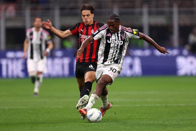 Ac Milan - Juventus Fc Samuele Ricci of Ac Milan and Jonathan David of Juventus Fc battle for the ball during the Serie A match beetween Ac Milan and Juventus Fc at Stadio Giuseppe Meazza on April 26 2026 in Milano, Italy . Milano Stadio Giuseppe Meazza Italy Copyright: xMarcoxCanonierox