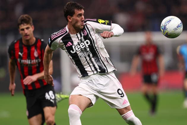 Ac Milan - Juventus Fc Dusan Vlahovic of Juventus Fc in action during the Serie A match beetween Ac Milan and Juventus Fc at Stadio Giuseppe Meazza on April 26 2026 in Milano, Italy . Milano Stadio Giuseppe Meazza Italy Copyright: xMarcoxCanonierox