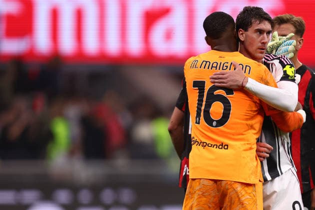 Ac Milan - Juventus Fc Mike Maignan of Ac Milan embraces Dusan Vlahovic of Juventus Fc at the end of the Serie A match beetween Ac Milan and Juventus Fc at Stadio Giuseppe Meazza on April 26 2026 in Milano, Italy . Milano Stadio Giuseppe Meazza Italy Copyright: xMarcoxCanonierox