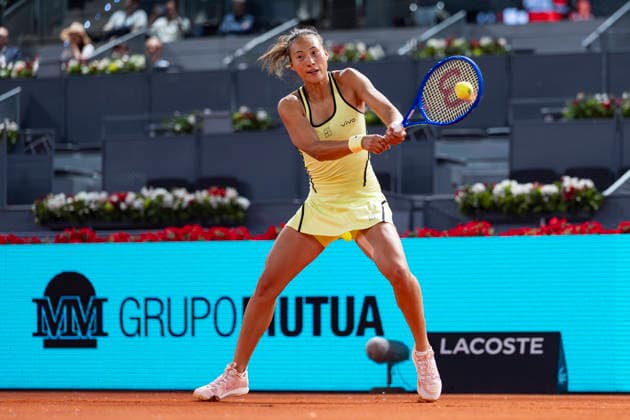 Mutua Madrid Open - Day Seven MADRID, SPAIN - APRIL 26: Qinwen Zheng of China plays a backhand against Elena Rybakina of Kazakhstan during the Women s Singles Round of 32 match during the Mutua Madrid Open 2026 tournament celebrated at La Caja Magica on April 26, 2026 in Madrid, Spain. Madrid La Caja Magica Madrid Spain Copyright: xAlbertoxGardinx AGardin_20260426_Tennis_Madrid_Day7_1033