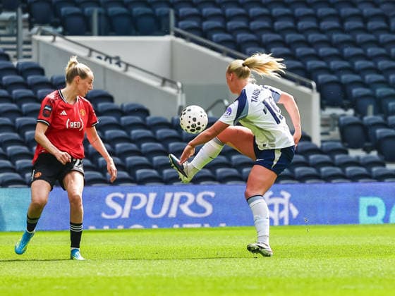 LONDON, ENGLAND - APRIL 26: Cathinka Tandberg of Tottenham with ball during the Barclays Womens Super League match between Tottenham Hotspur and Manchester United, ManU at Tottenham Hotspur Stadium on April 26, 2026 in London, England. Copyright: xJodyxDemayx-xDaviesx xSPPx Sportspressphoto_SPR137357