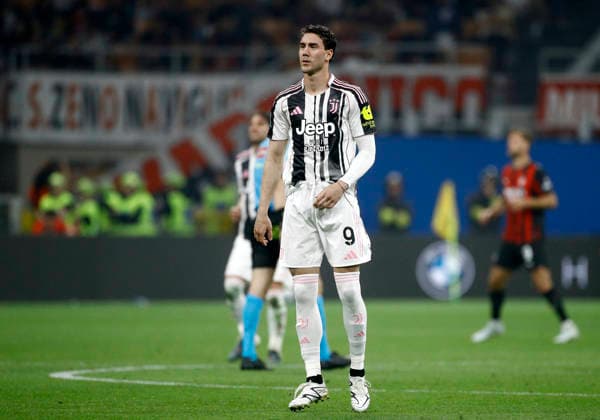 MILAN, ITALY - APRIL 26: Dusan Vlahovic of Juventus FC in action ,during the Serie A match between AC Milan and Juventus FC at Giuseppe Meazza Stadium on April 26, 2026 in Milan, Italy.  Copyright: xMBxMediax