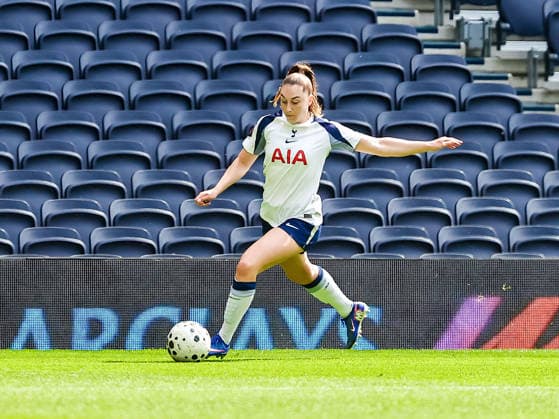 LONDON, ENGLAND - APRIL 26: Ella Morris of Tottenham with ball during the Barclays Womens Super League match between Tottenham Hotspur and Manchester United, ManU at Tottenham Hotspur Stadium on April 26, 2026 in London, England. Copyright: xJodyxDemayx-xDaviesx xSPPx Sportspressphoto_SPR137364