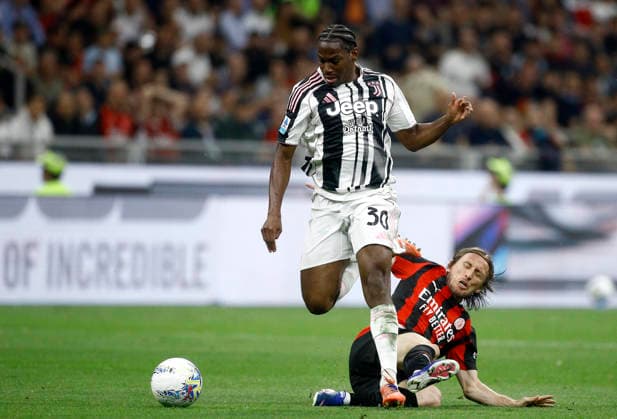MILAN, ITALY - APRIL 26: Jonathan David of Juventus FC competes for the ball with Luka Modric of AC Milan ,during the Serie A match between AC Milan and Juventus FC at Giuseppe Meazza Stadium on April 26, 2026 in Milan, Italy.  Copyright: xMBxMediax