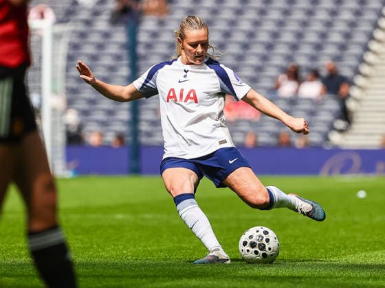 LONDON, ENGLAND - APRIL 26: Amanda Nilden of Tottenham with ballduring the Barclays Womens Super League match between Tottenham Hotspur and Manchester United, ManU at Tottenham Hotspur Stadium on April 26, 2026 in London, England. Copyright: xJodyxDemayx-xDaviesx xSPPx Sportspressphoto_SPR137412