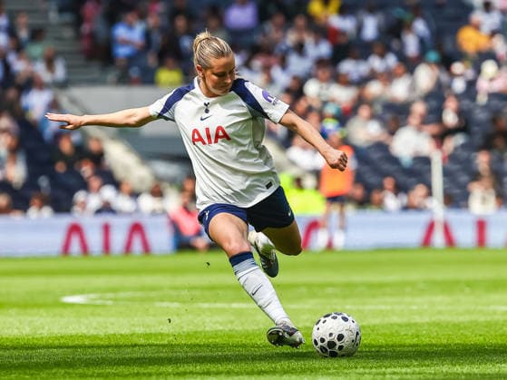 LONDON, ENGLAND - APRIL 26: Amanda Nilden of Tottenham with ball during the Barclays Womens Super League match between Tottenham Hotspur and Manchester United, ManU at Tottenham Hotspur Stadium on April 26, 2026 in London, England. Copyright: xJodyxDemayx-xDaviesx xSPPx Sportspressphoto_SPR137419