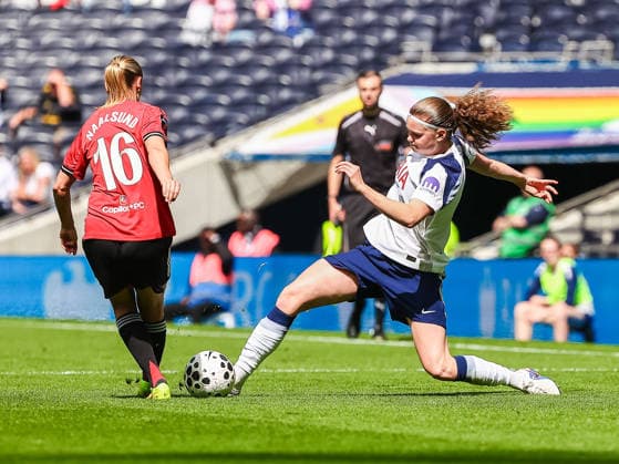 LONDON, ENGLAND - APRIL 26: Signe Gaupset of Tottenham with ball during the Barclays Womens Super League match between Tottenham Hotspur and Manchester United, ManU at Tottenham Hotspur Stadium on April 26, 2026 in London, England. Copyright: xJodyxDemayx-xDaviesx xSPPx Sportspressphoto_SPR137442