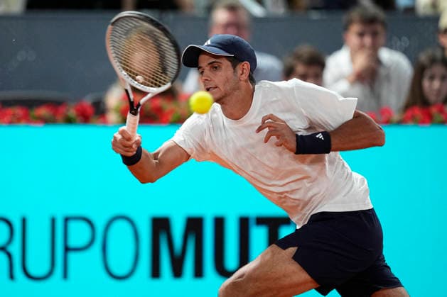 April 26, 2026, Madrid, Madrid, Spain: Rafael Jodar of Spain plays against Joao Fonseca of Brazil during the Mutua Madrid Open 2026, ATP, Tennis Herren Masters 1000 and WTA, Tennis Damen 1000, at La Caja Magica on April 26, 2026 in Madrid, Spain. Mutua Madrid Open 2026 - Day 7 - ZUMAa181 20260426_zaa_a181_740 Copyright: xOscarxJ.xBarrosox