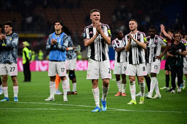 Milan v Juventus - Serie A MILAN, ITALY - APRIL 26: Emil Holm of Juventus react at the end of the Italian Serie A football match between AC Milan and Juventus at San Siro Stadium in Milan, Italy on April 26, 2026 Piero Cruciatti Anadolu Milan Italy. Editorial use only. Please get in touch for any other usage.  Copyright: x2026xAnadoluxPieroxCruciattix