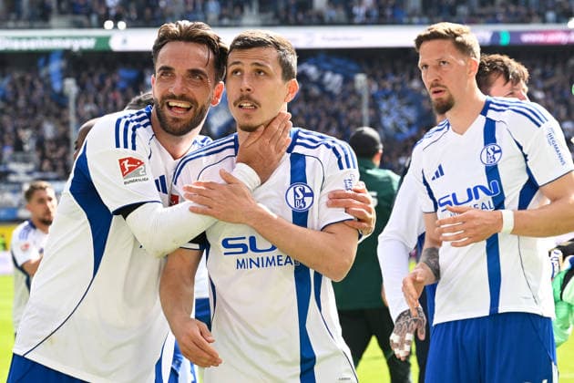 Paderborn, Home Deluxe Arena, 26 04 26, GER, Herren, 2 Bundesliga, Saison 2025 2026, SC Paderborn 07 FC Schalke 04 Bild Schlussjubel, Emotion, Freude bei v li Kenan KARAMAN Schalke und Ron SCHALLENBERG Schalke DFL regulations prohibit any use of photographs as image sequences and or quasi video NRW Deutschland