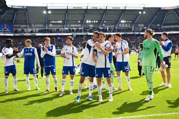 Paderborn, Home Deluxe Arena, 26 04 26, GER, Herren, 2 Bundesliga, Saison 2025 2026, SC Paderborn 07 FC Schalke 04 Bild Schlussjubel, Emotion, Freude bei v li Kenan KARAMAN Schalke und Ron SCHALLENBERG Schalke DFL regulations prohibit any use of photographs as image sequences and or quasi video NRW Deutschland