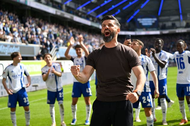 Paderborn, Home Deluxe Arena, 26 04 26, GER, Herren, 2 Bundesliga, Saison 2025 2026, SC Paderborn 07 FC Schalke 04 Bild Schlussjubel, Emotion, Freude bei Trainer Miron MUSLIC Schalke und seinen Spielern DFL regulations prohibit any use of photographs as image sequences and or quasi video NRW Germany