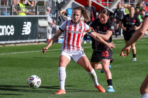 26 04 2026, xsscx, Women Soccer, Bayer 04 Leverkusen SC Freiburg, 1 Soccer Bundesliga, 23 Matchday, Ulrich Haberland Stadium, Season 2025 2026 Lisa Karl SC Freiburg 02 in duel against Ruby Grant Bayer Leverkusen 22 DFB regulations prohibit any use of photographs as image sequences and or quasi video Photo xSandraxScherningxPressefotoKochx Nordrhein Westfalen Germany
