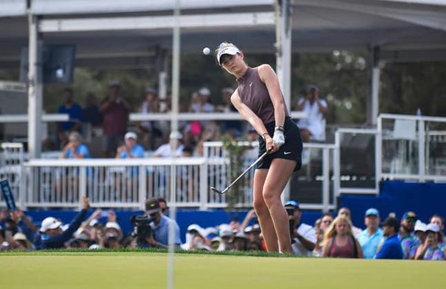 HOUSTON, TX - APRIL 26: Nelly Korda hits onto the eighteenth green during the final round of The Chevron Championship in the LPGA, Golf Damen on Sunday, April 26, 2026 at Memorial Park Golf Course in Houston, TX. (Photo by Austin McAfee Icon Sportswire) GOLF: APR 26 LPGA The Chevron Championship EDITORIAL USE ONLY Icon260426004