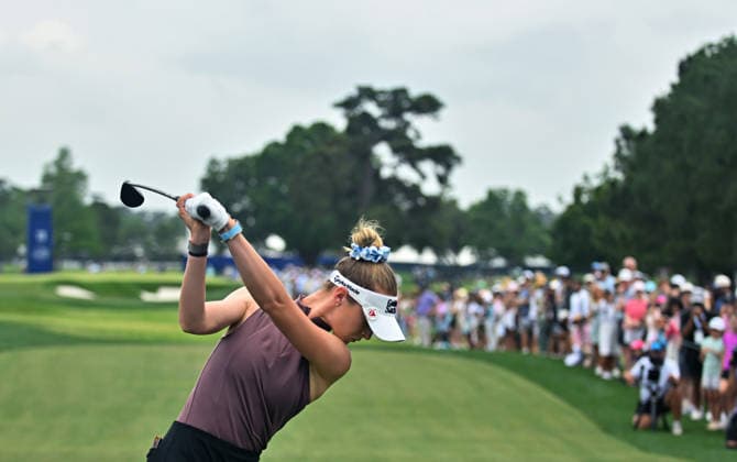 HOUSTON, TX - APRIL 26: Nelly Korda prepares to hit on the eleventh tee box during the final round of The Chevron Championship in the LPGA, Golf Damen on Sunday, April 26, 2026 at Memorial Park Golf Course in Houston, TX. (Photo by Austin McAfee Icon Sportswire) GOLF: APR 26 LPGA The Chevron Championship EDITORIAL USE ONLY Icon260426018