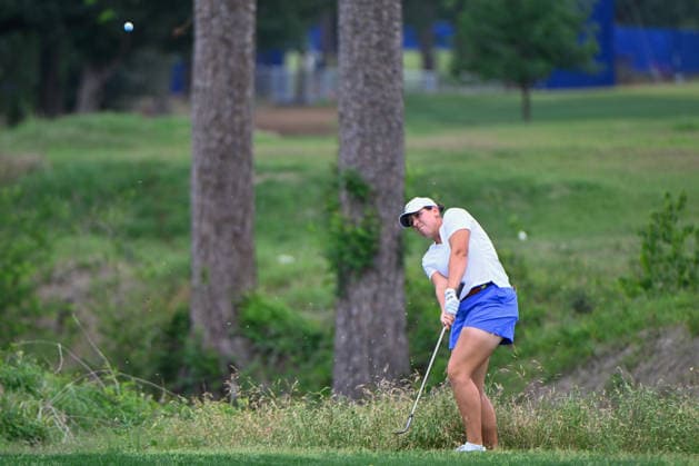 HOUSTON, TX - APRIL 26: Farah O Keefe (a)(USA) chips up on to 1 during the final round of The Chevron Championship on April 26, 2026, at Memorial Park Golf Course in Houston, Texas. (Photo by Ken Murray Icon Sportswire) GOLF: APR 26 LPGA, Golf Damen The Chevron Championship EDITORIAL USE ONLY Icon2604260104