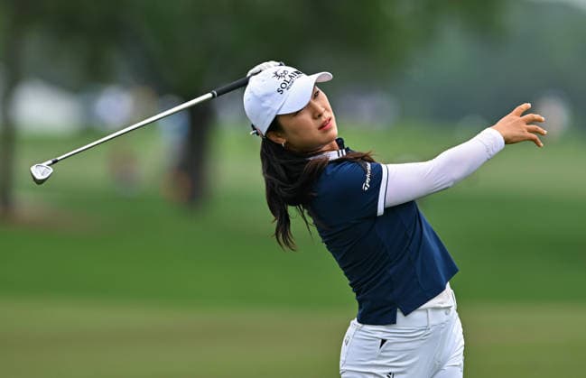 HOUSTON, TX - APRIL 26: Ina Yoon hits from the twelfth fairway during the final round of The Chevron Championship in the LPGA, Golf Damen on Sunday, April 26, 2026 at Memorial Park Golf Course in Houston, TX. (Photo by Austin McAfee Icon Sportswire) GOLF: APR 26 LPGA The Chevron Championship EDITORIAL USE ONLY Icon260426019