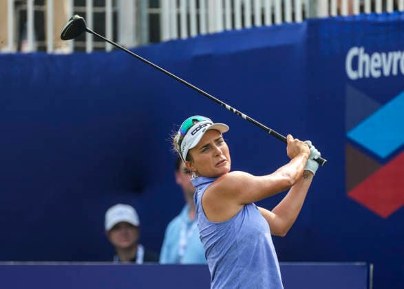 HOUSTON, TX - APRIL 26: Lexi Thompson (USA) watches her tee shot at 1 during the final round of The Chevron Championship on April 26, 2026 at Memorial Park Golf Course in Houston, Texas. (Photo by Leslie Plaza Johnson Icon Sportswire) GOLF: APR 26 LPGA, Golf Damen The Chevron Championship EDITORIAL USE ONLY Icon260426004