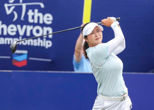 HOUSTON, TX - APRIL 26: Yan Liu (CHN) watches her tee shot at 1 during the final round of The Chevron Championship on April 26, 2026 at Memorial Park Golf Course in Houston, Texas. (Photo by Leslie Plaza Johnson Icon Sportswire) GOLF: APR 26 LPGA, Golf Damen The Chevron Championship EDITORIAL USE ONLY Icon260426013