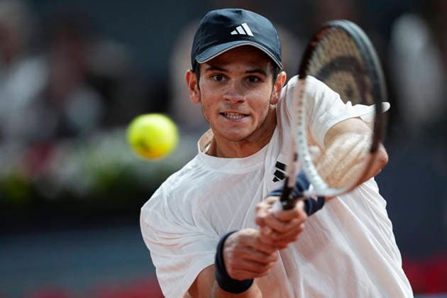 April 27, 2026, Madrid, Madrid, Spain: Rafael Jodar of Spain plays against Joao Fonseca of Brazil during the Mutua Madrid Open 2026, ATP, Tennis Herren Masters 1000 and WTA, Tennis Damen 1000, at La Caja Magica on April 26, 2026 in Madrid, Spain. Mutua Madrid Open 2026 - Day 7 - ZUMAa181 20260427_zaa_a181_003 Copyright: xOscarxJ.xBarrosox