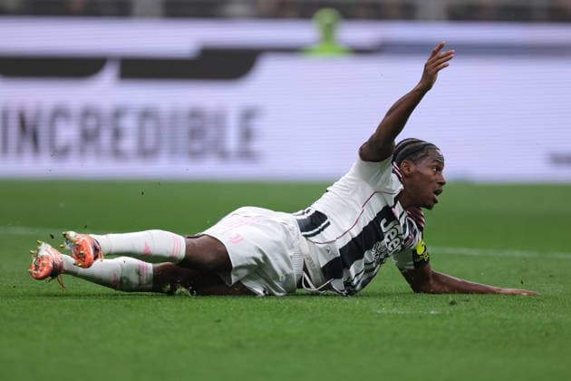 Milan, Italy, 26th April 2026. Jonathan David of Juventus reacts during the AC Milan vs Juventus Serie A match at Giuseppe Meazza, Milan. Picture credit should read: Jonathan Moscrop Sportimage EDITORIAL USE ONLY. No use with unauthorised audio, video, data, fixture lists, club league logos or live services. Online in-match use limited to 120 images, no video emulation. No use in betting, games or single club league player publications. SPI_104_JM_MILAN_JUVE SPI-4695-0104