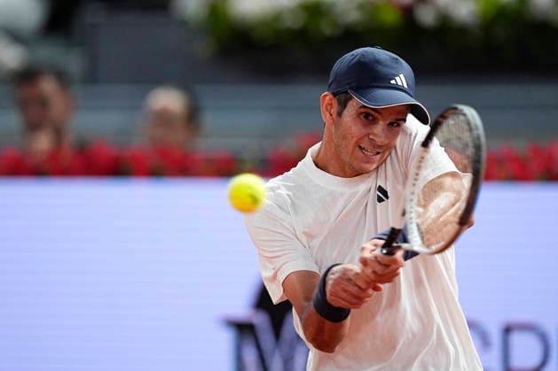 April 26, 2026, Madrid, Madrid, Spain: Rafael Jodar of Spain plays against Joao Fonseca of Brazil during the Mutua Madrid Open 2026, ATP, Tennis Herren Masters 1000 and WTA, Tennis Damen 1000, at La Caja Magica on April 26, 2026 in Madrid, Spain. Mutua Madrid Open 2026 - Day 7 - ZUMAa181 20260426_zaa_a181_730 Copyright: xOscarxJ.xBarrosox