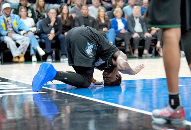 April 26, 2026: Minnesota Timberwolves guard Anthony Edwards reacts after he suffered a left knee injury during the second quarter in Game 4 against the Denver Nuggets on Saturday night, April 25, at Target Center in Minneapolis. - ZUMAm67_ 20260426_zaf_m67_001 Copyright: xAlexxKormannx - ZUMA0854 20260426_zaf_m67_001 Copyright: xIMAGO AlexxKormannx
