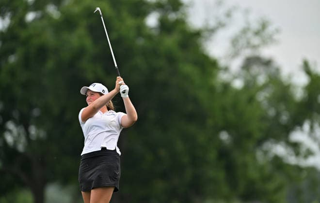 HOUSTON, TX - APRIL 26: Lottie Woad hits from the sixteenth fairway during the final round of The Chevron Championship in the LPGA, Golf Damen on Sunday, April 26, 2026 at Memorial Park Golf Course in Houston, TX. (Photo by Austin McAfee Icon Sportswire) GOLF: APR 26 LPGA The Chevron Championship EDITORIAL USE ONLY Icon260426035