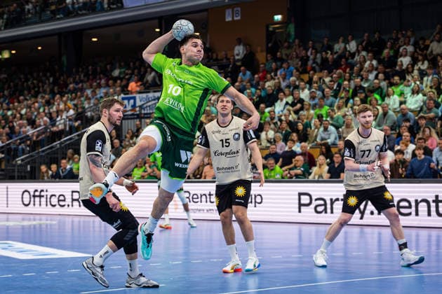 26 04 2026, xovx, Handball Daikin Handball Bundesliga, HSG Wetzlar Bergischer HC v l Gerdas Babarskas Bergischer HC , Josip Simic HSG Wetzlar , Lars Mitchell Kooij Bergischer HC , Johannes Wasielewski Bergischer HC Wetzlar Buderus Arena Hessen Germany EN