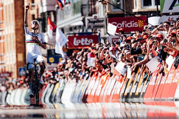 2026 Liege-Bastogne-Liege Picture by Zac Williams SWpix.com - 26 04 2026 - Cycling - 2026 Liege-Bastogne-Liege - Tadej Pogacar, UAE Team Emirates XRG, wins the 2026 Liege-Bastogne-Liege. Copyright: x xSWpix.comx(t axPhotographyxHubxLtd)xZacxWilliams SWpix.comx SWP-2645
