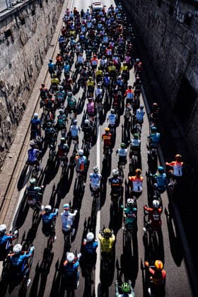 2026 Liege-Bastogne-Liege Picture by Zac Williams SWpix.com - 26 04 2026 - Cycling - 2026 Liege-Bastogne-Liege - The peloton. Copyright: x xSWpix.comx(t axPhotographyxHubxLtd)xZacxWilliams SWpix.comx SWP-2645