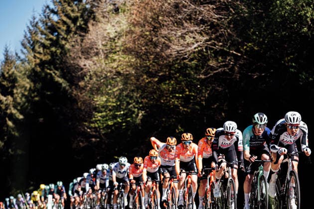 2026 Liege-Bastogne-Liege Picture by Zac Williams SWpix.com - 26 04 2026 - Cycling - 2026 Liege-Bastogne-Liege - The peloton. Copyright: x xSWpix.comx(t axPhotographyxHubxLtd)xZacxWilliams SWpix.comx SWP-2645