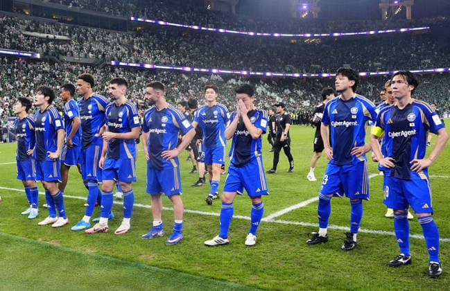 Football: ACLE Machida Zelvia players acknowledge the crowd after their loss in the Asian Champions League Elite final to Al Ahli in Jeddah, Saudi Arabia, on April 25, 2026.  A14AA0005479848P