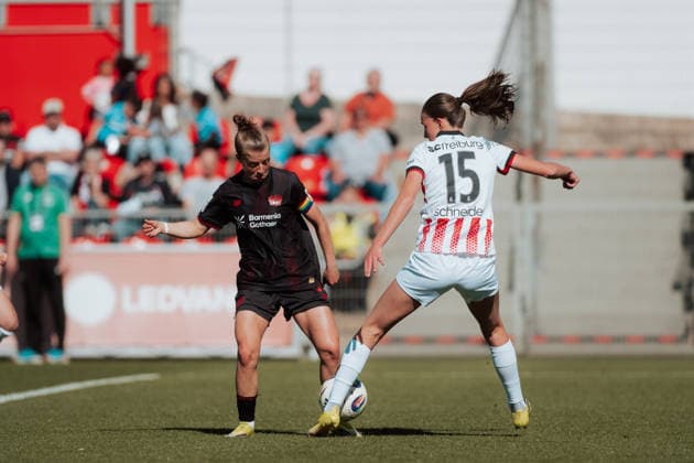 26.04.26, Women, Football, Google Pixel Frauen Bundesliga, Season 2025 2026, Bayer 04 Leverkusen - SC Freiburg, Matchday 23 Kristin Koegel ( 11 - Bayer 04 Leverkusen) in a duel with Maj Schneider ( 15 - SC Freiburg) Leverkusen Ulrich-Haberland-Stadion NRW Deutschland