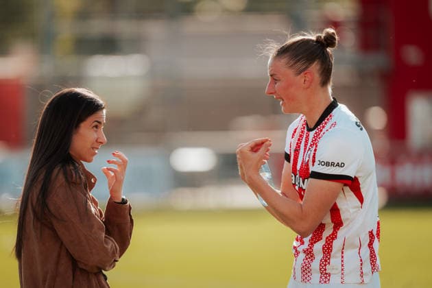 26.04.26, Women, Football, Google Pixel Frauen Bundesliga, Season 2025 2026, Bayer 04 Leverkusen - SC Freiburg, Matchday 23 Julia Stierli ( 5 - SC Freiburg) in a talk with Hasret Kayikci after the match Leverkusen Ulrich-Haberland-Stadion NRW Deutschland