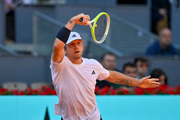 April 27, 2026, Madrid, Madrid, Spain: ALEJANDRO DAVIDOVICH of spain - ADIDAS dribbles against during the Mutua Madrid Open 2026, ATP, Tennis Herren Masters 1000 and WTA, Tennis Damen 1000 tennis tournament, celebrated at Caja Magica on April 26, 2026 in Madrid, Spain. Mutua Madrid Open 2026 - Day 8 (04.27.26) - ZUMAc312 20260427_zsp_c312_041 Copyright: xOscarxManuelxSanchezx