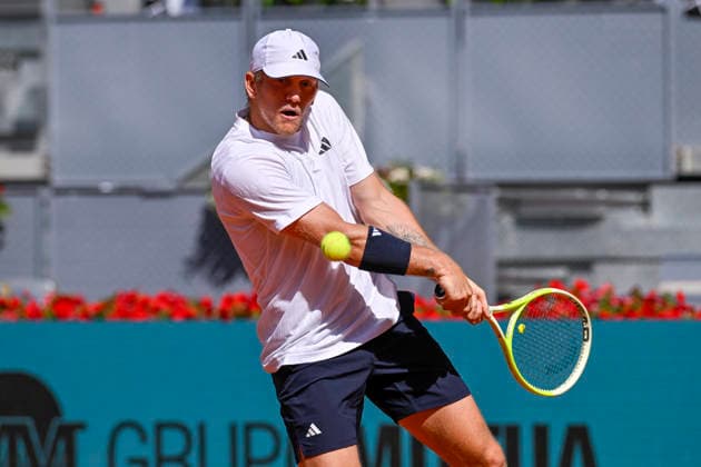 April 27, 2026, Madrid, Madrid, Spain: ALEJANDRO DAVIDOVICH of spain - ADIDAS plays a backhand against CASPER RUUD of norway - YONEX during the Mutua Madrid Open 2026, ATP, Tennis Herren Masters 1000 and WTA, Tennis Damen 1000 tennis tournament, celebrated at Caja Magica on April 26, 2026 in Madrid, Spain. Mutua Madrid Open 2026 - Day 8 (04.27.26) - ZUMAc312 20260427_zsp_c312_050 Copyright: xOscarxManuelxSanchezx