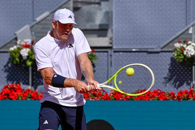 April 27, 2026, Madrid, Madrid, Spain: ALEJANDRO DAVIDOVICH of spain - ADIDAS plays a backhand against CASPER RUUD of norway - YONEX during the Mutua Madrid Open 2026, ATP, Tennis Herren Masters 1000 and WTA, Tennis Damen 1000 tennis tournament, celebrated at Caja Magica on April 26, 2026 in Madrid, Spain. Mutua Madrid Open 2026 - Day 8 (04.27.26) - ZUMAc312 20260427_zsp_c312_061 Copyright: xOscarxManuelxSanchezx