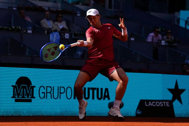 April 27, 2026, Madrid, Madrid, Spain: Casper Ruud of Norway plays against Alejandro Davidovich Fokina of Spain during the Mutua Madrid Open 2026, ATP, Tennis Herren Masters 1000 and WTA, Tennis Damen 1000, at La Caja Magica on April 27, 2026 in Madrid, Spain. Mutua Madrid Open 2026 - Day 8 - ZUMAa181 20260427_zaa_a181_037 Copyright: xOscarxJ.xBarrosox